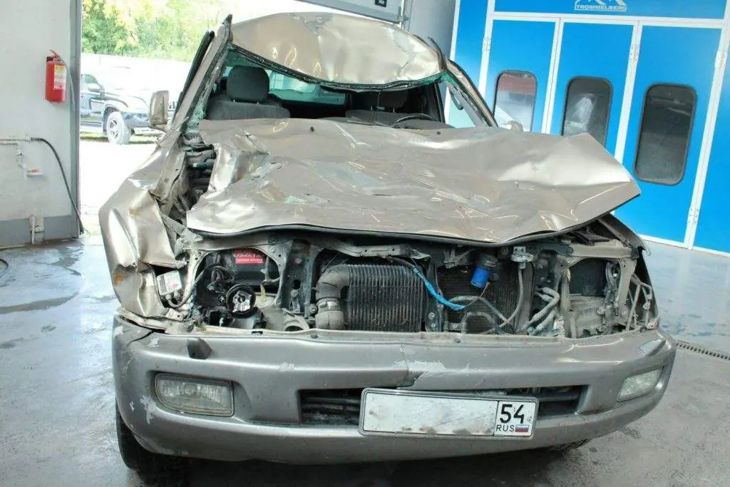Toyota Land Cruiser, Восстановление геометрии после лобового удара: до ремонта