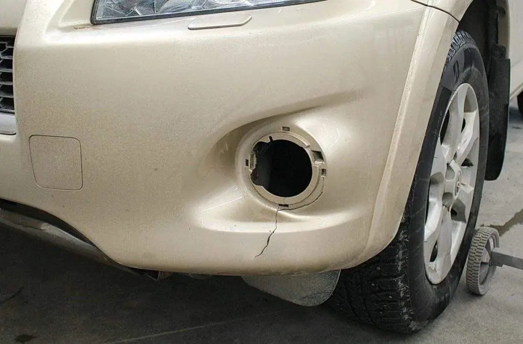 Toyota RAV4, Ремонт и частичная покраска бампера: до ремонта